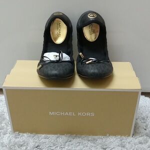 *Final Price* NIB Michael Kors MK City Ballet Mini MK Logo  Scrunch Flats